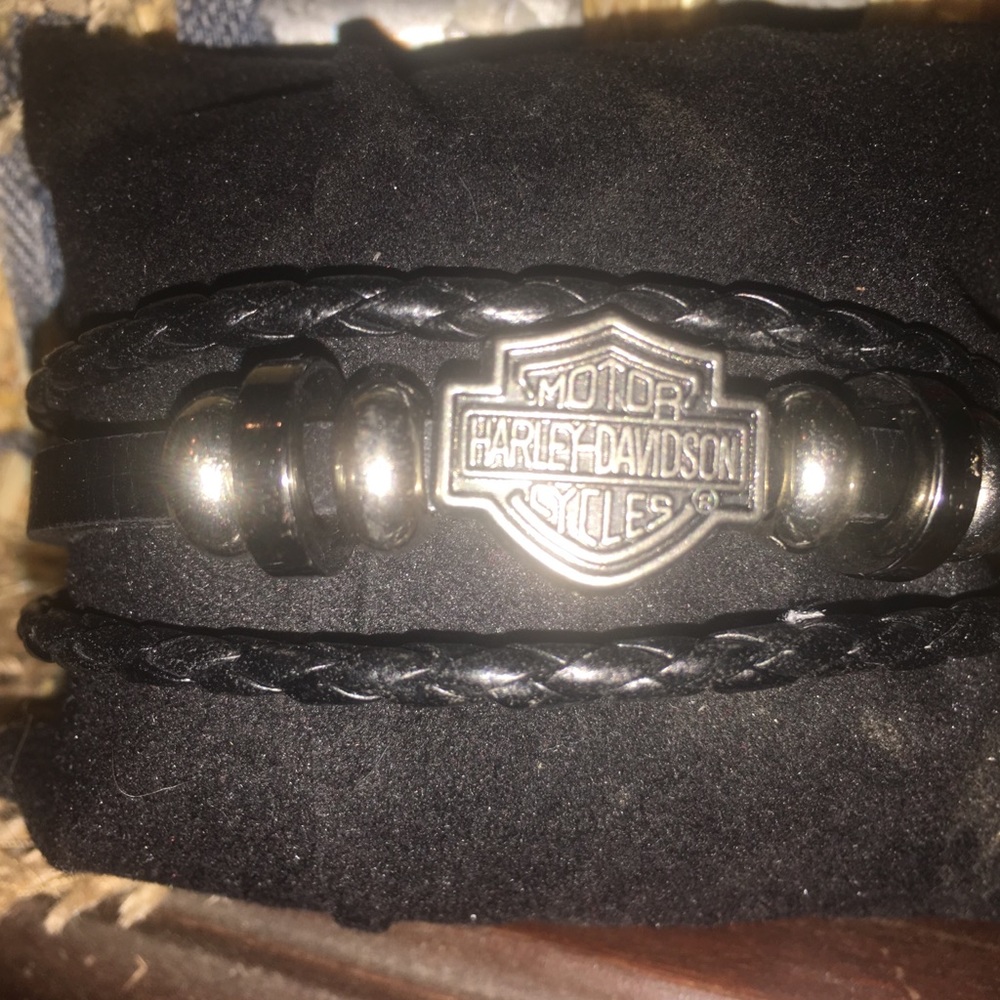 Harley Davidson Black Leather Bracelet - Picture 2 of 3